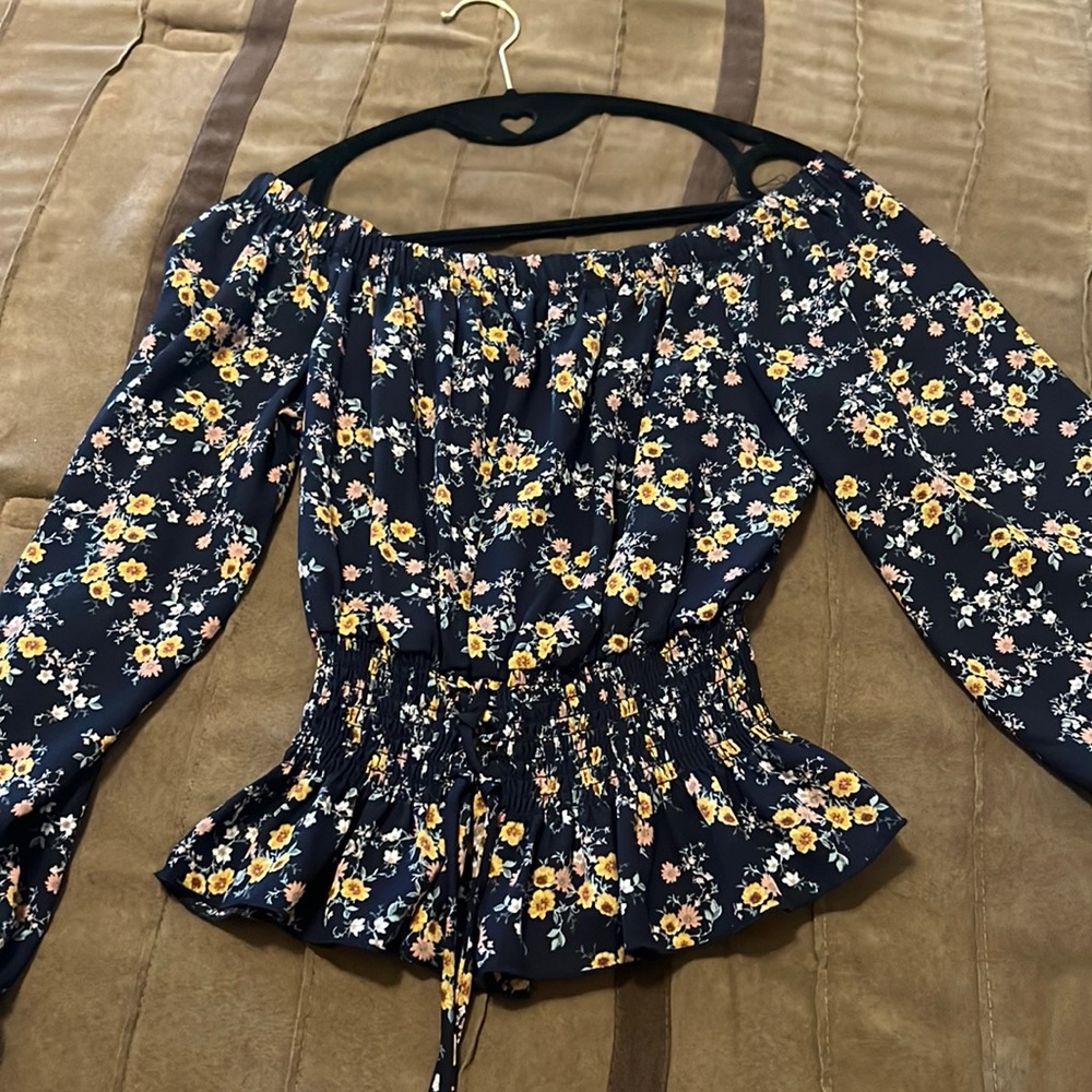 Off the shoulders size M long sleeve top very cute on.
